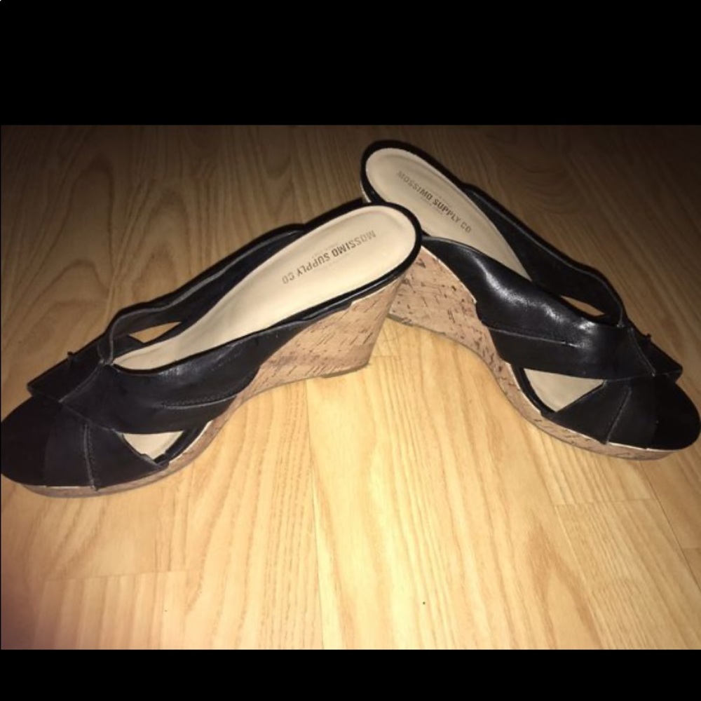 Black wedge